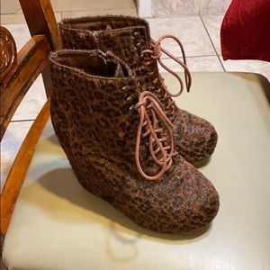 Vintage cheetah print faux fur platform boots